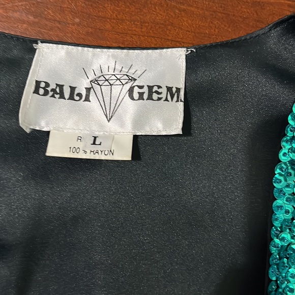 Santa sequin vest - Picture 10 of 10